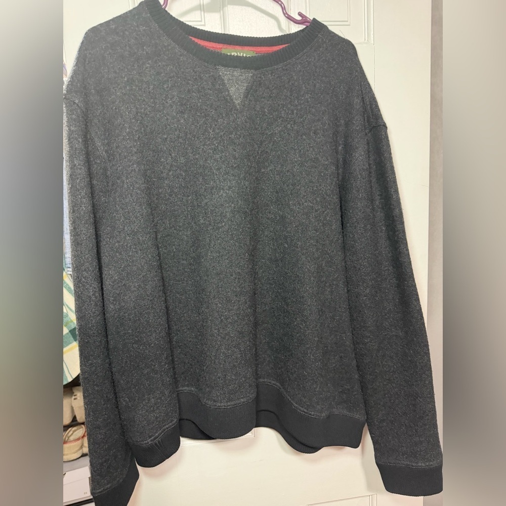 Orvis 100% Wool V-Neck Black Sweater Size XL.